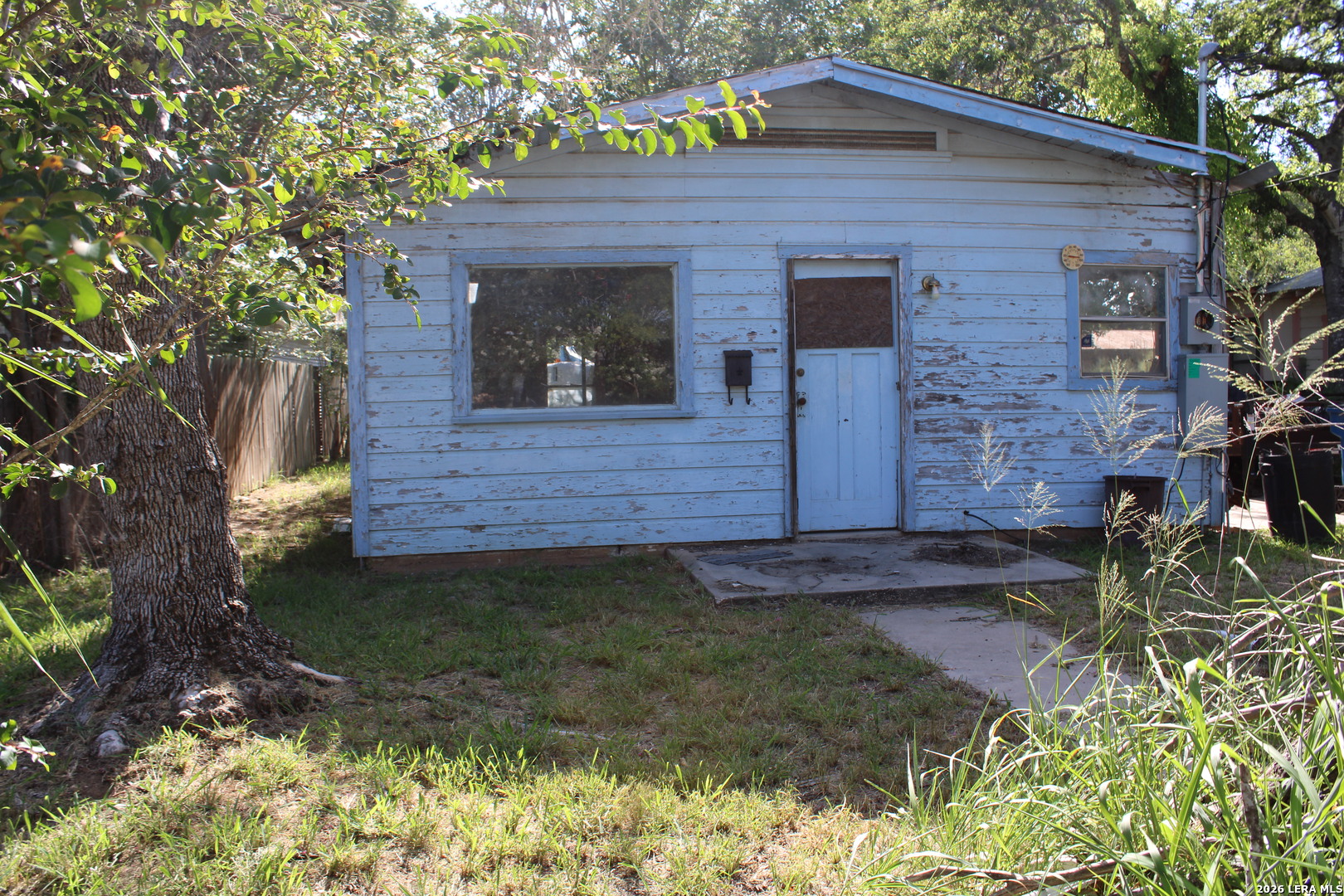 717 Omand, Pleasanton, TX 78064 — photo 1