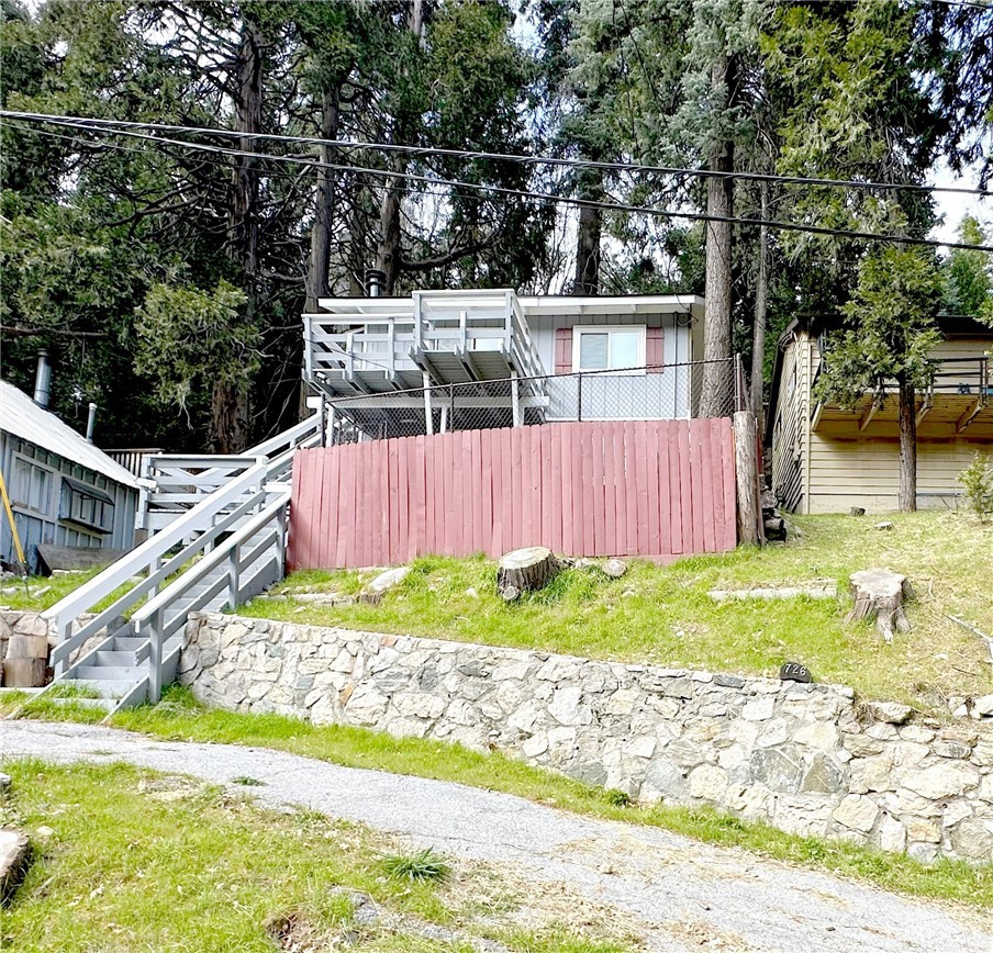 726 Golden, Lake Arrowhead, CA 92352 — photo 1