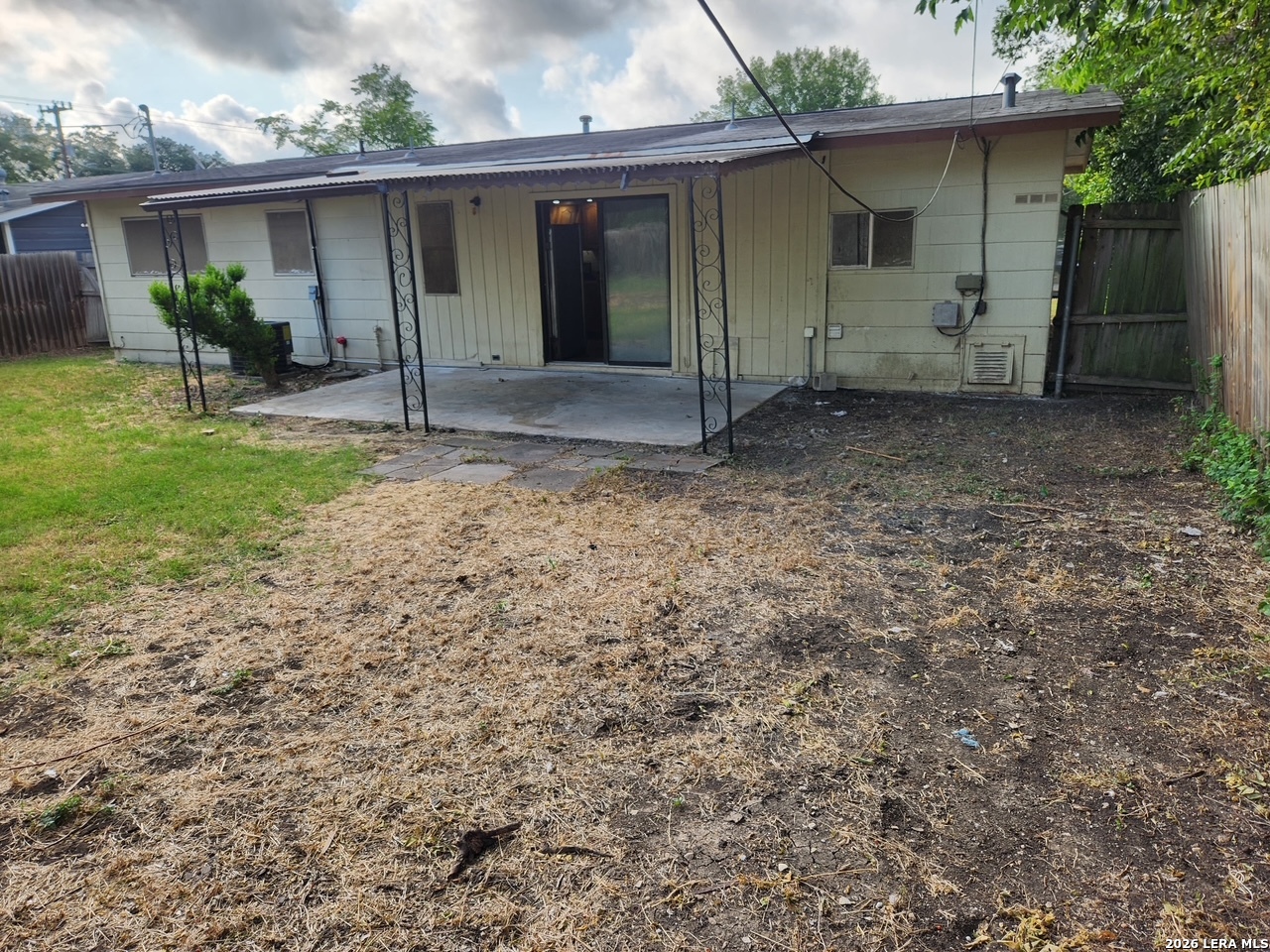 209 PARK LN, , 78148 — photo 1