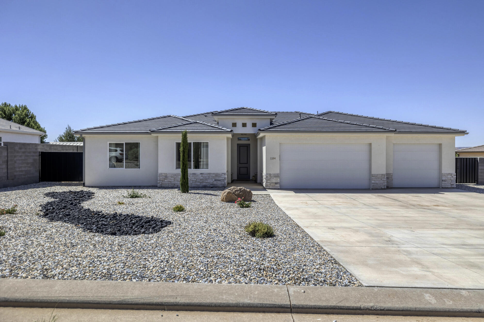 1184 E Big Pinion LN, Apple Valley, UT 84737