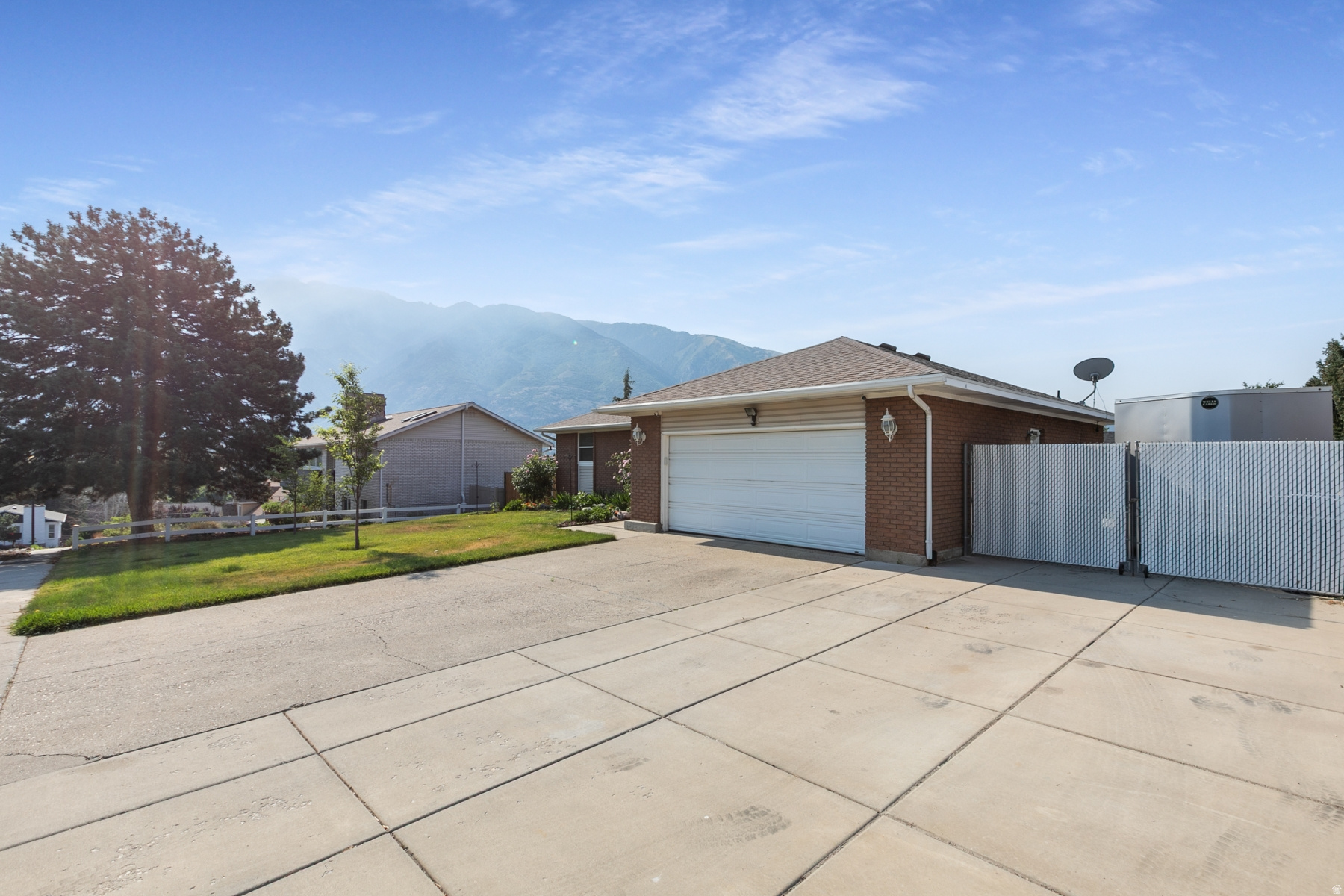 1630 E JORDAN DR, Sandy, UT 84092 — photo 1