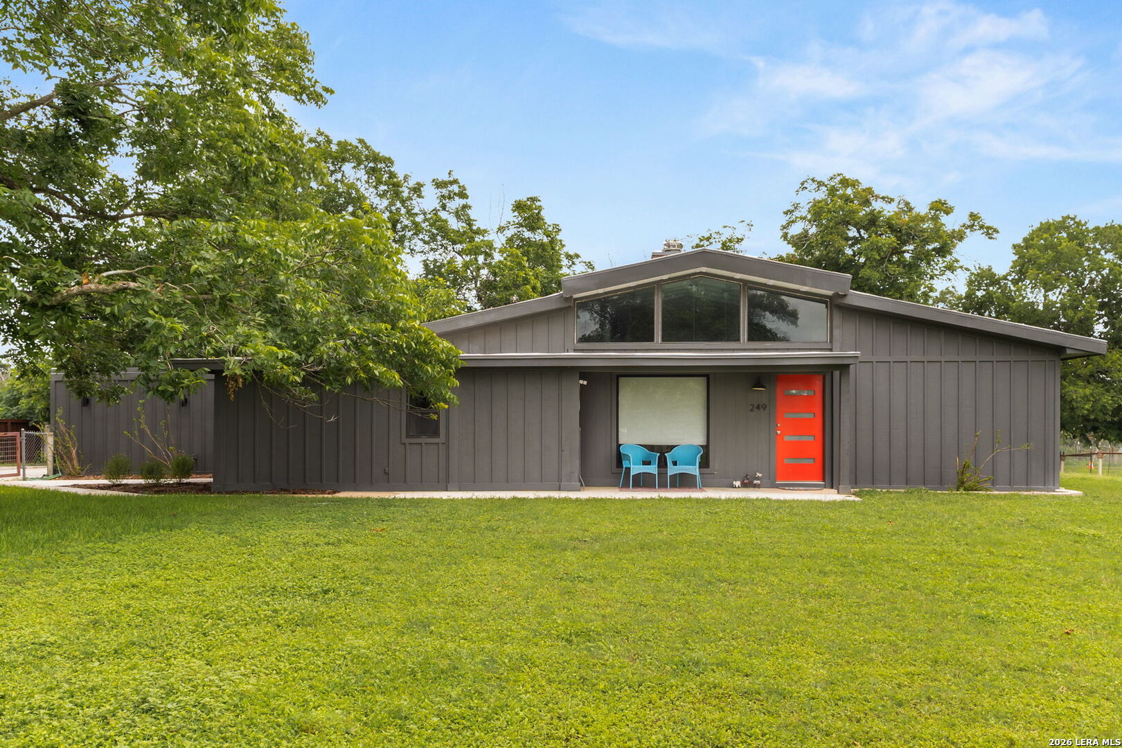 249 Signal Hill Rd, Seguin, TX 78155 — photo 1