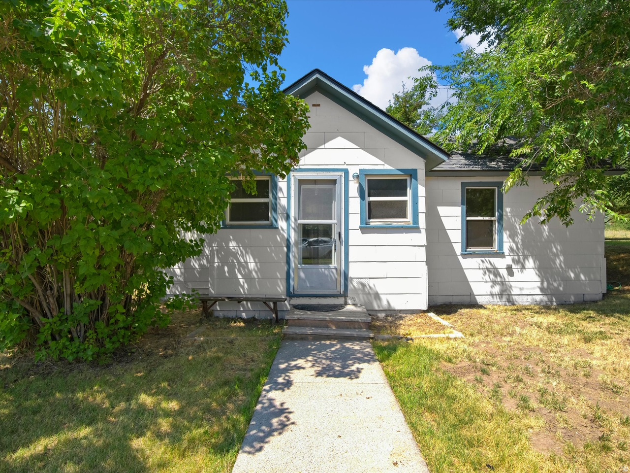 328 S 1ST