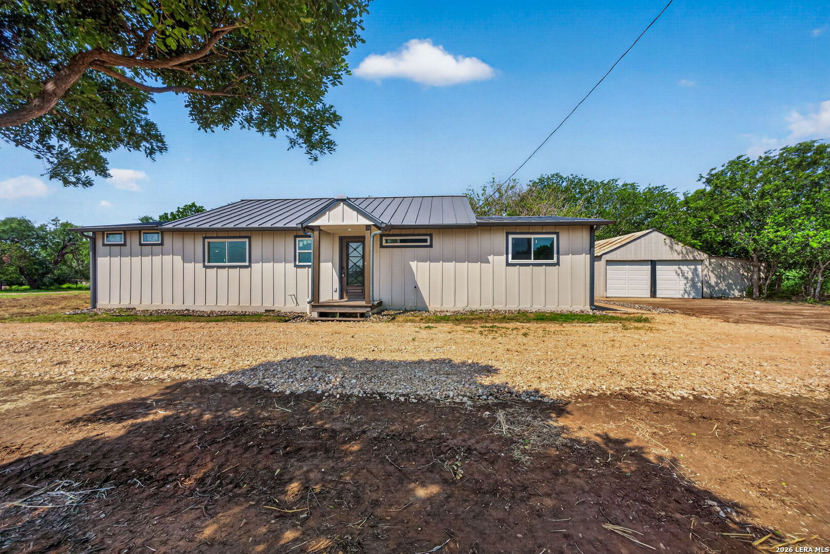 502 Waltom Ave, Jourdanton, TX 78026 — photo 1