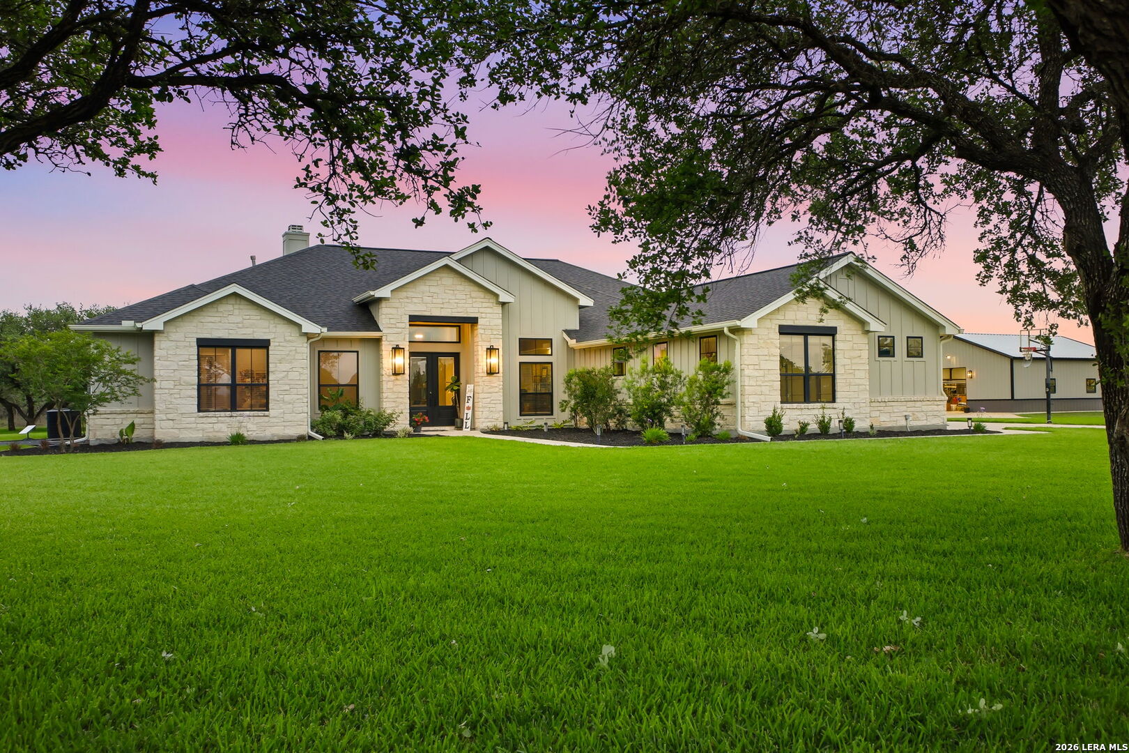 131 WRIGHT CREEK RD, Victoria, TX 77905 — photo 1