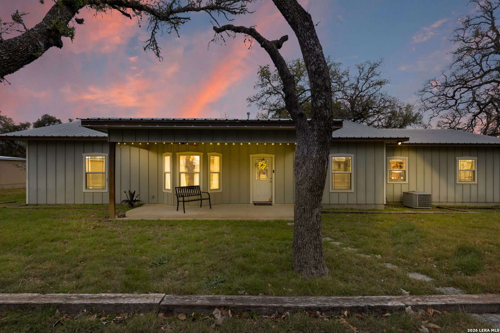 1811 N LLANO ST, Fredericksburg, TX 78624 — photo 1