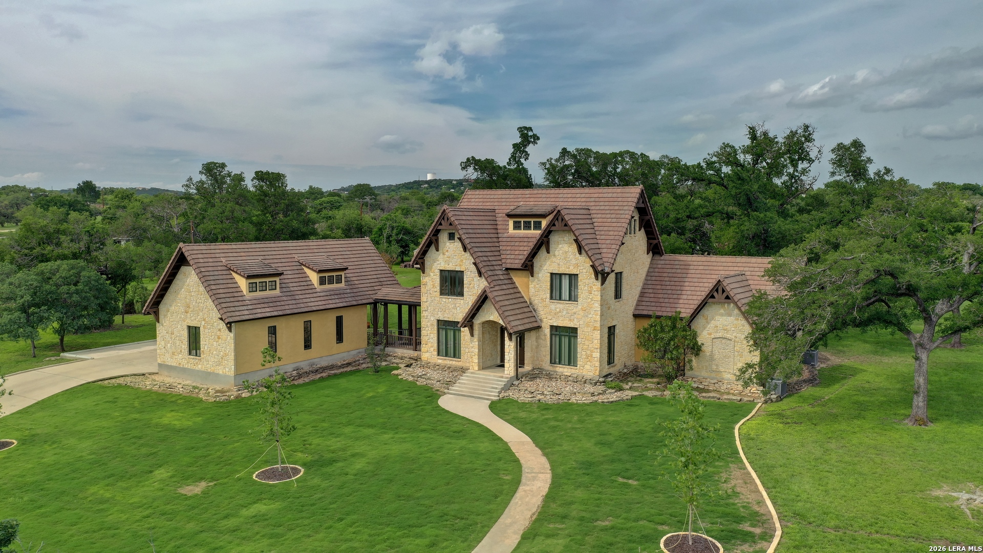 1104-B Lois St, Kerrville, TX 78028 — photo 1