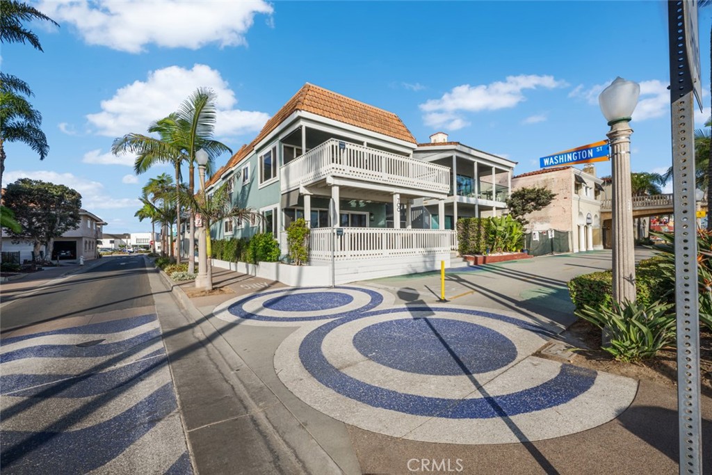 700 E Oceanfront, Newport Beach, CA 92661 — photo 1
