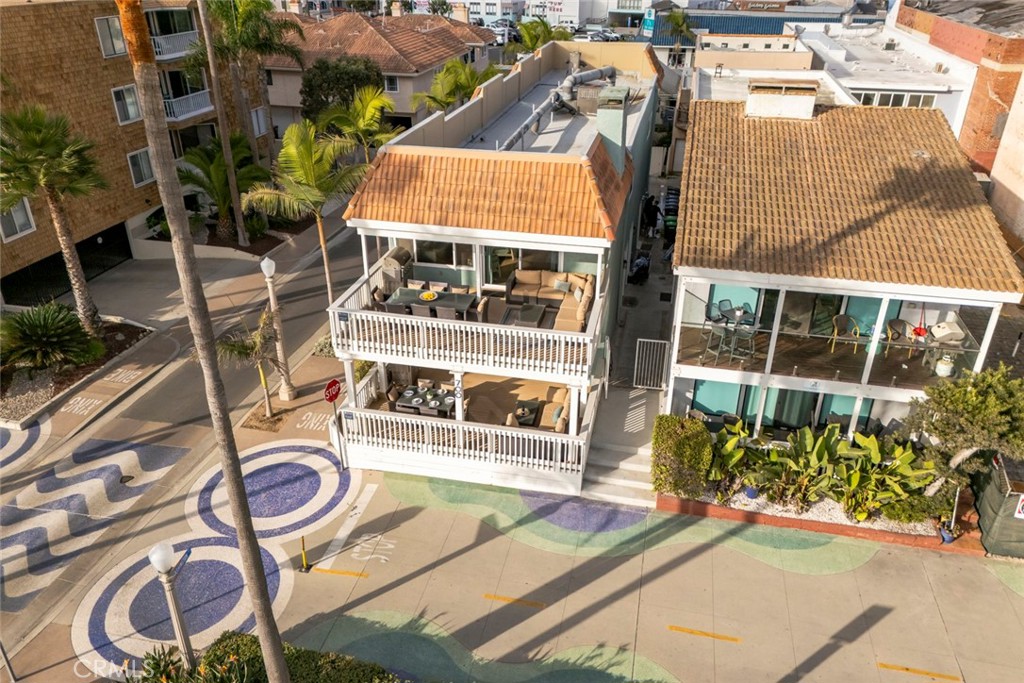 700 E Oceanfront, Newport Beach, CA 92661 — photo 1