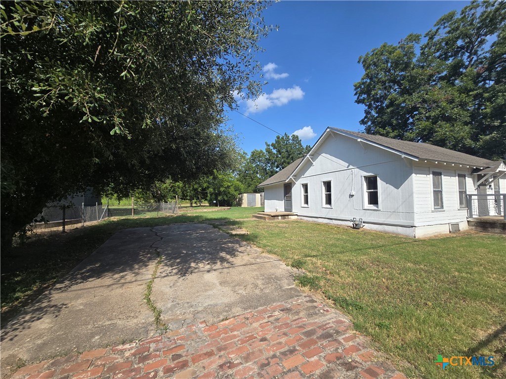 320 Commerce