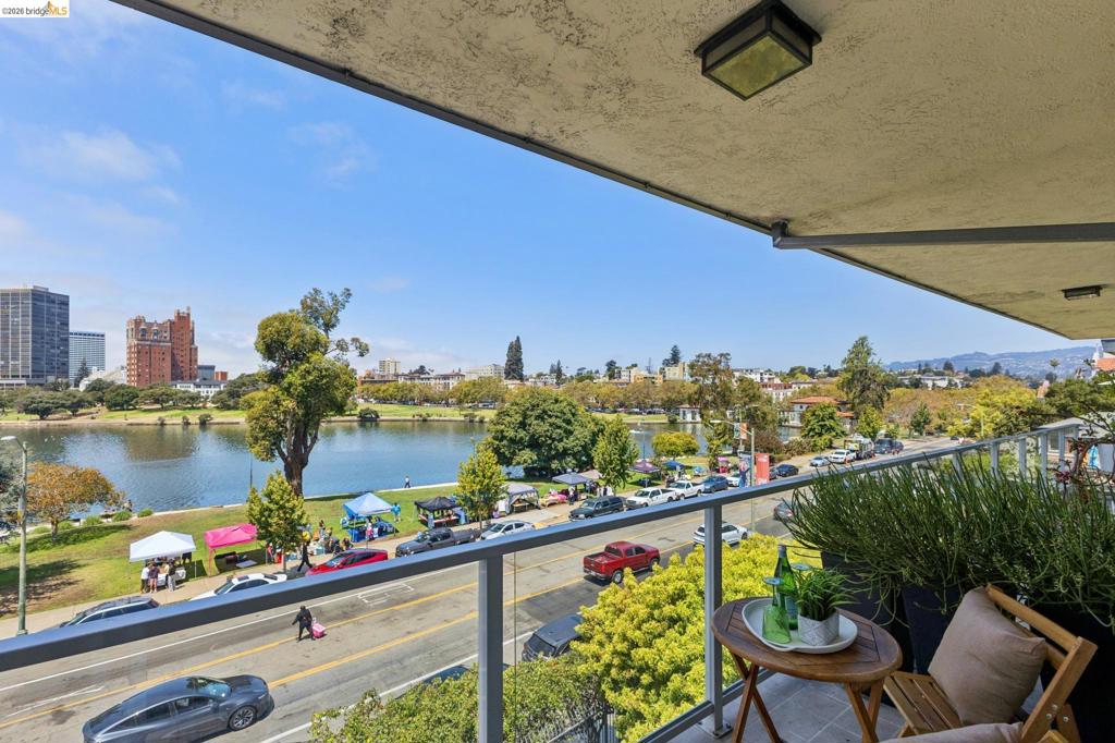 2316 Lakeshore Ave 8, Oakland, CA 94606 — photo 1
