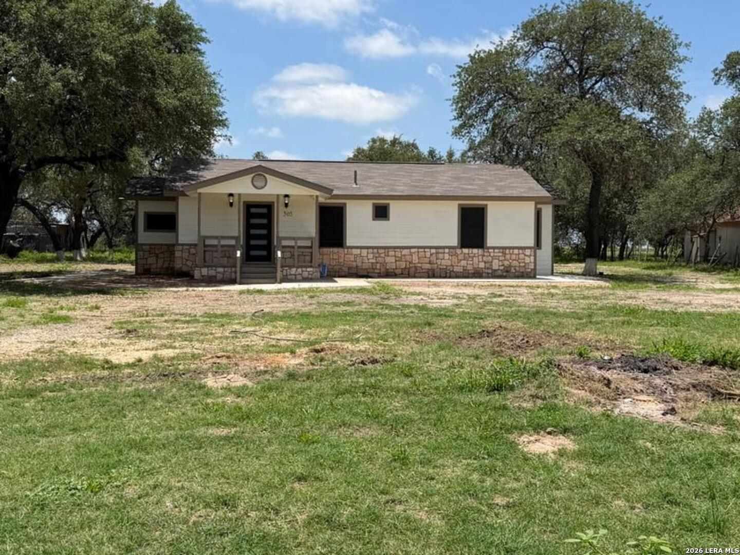 505 NOTTINGHAM DR, Poteet, TX 78065 — photo 1