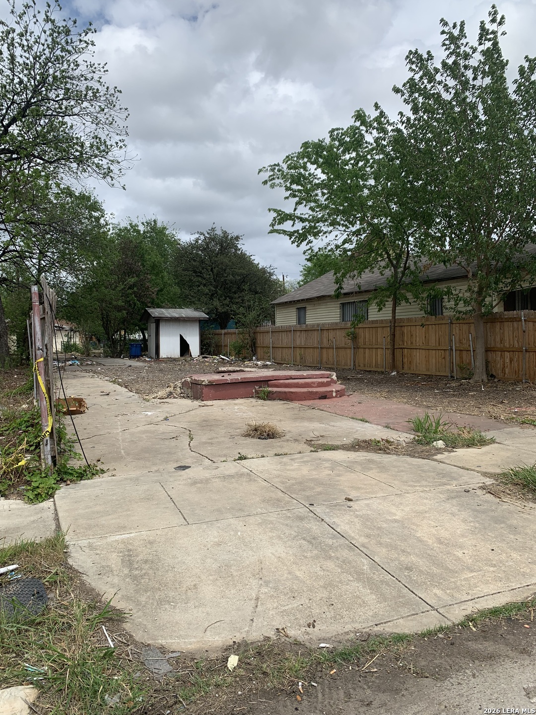 405 FRIO CITY RD, San Antonio, TX 78207 — photo 1