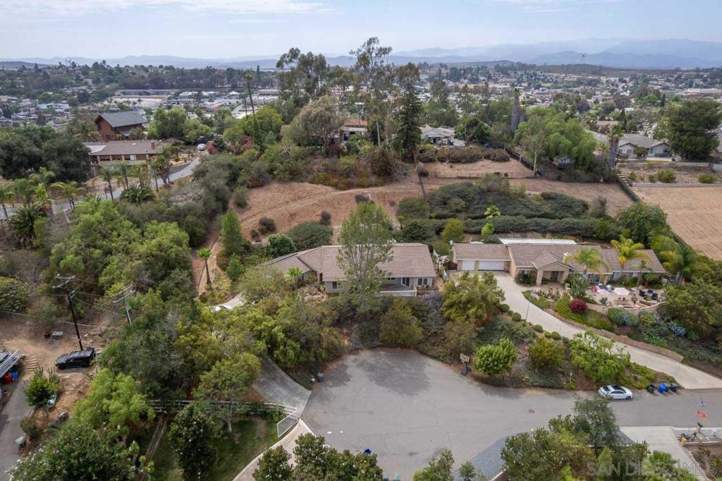 613 Carnation Ln, Fallbrook, CA 92028 — photo 1
