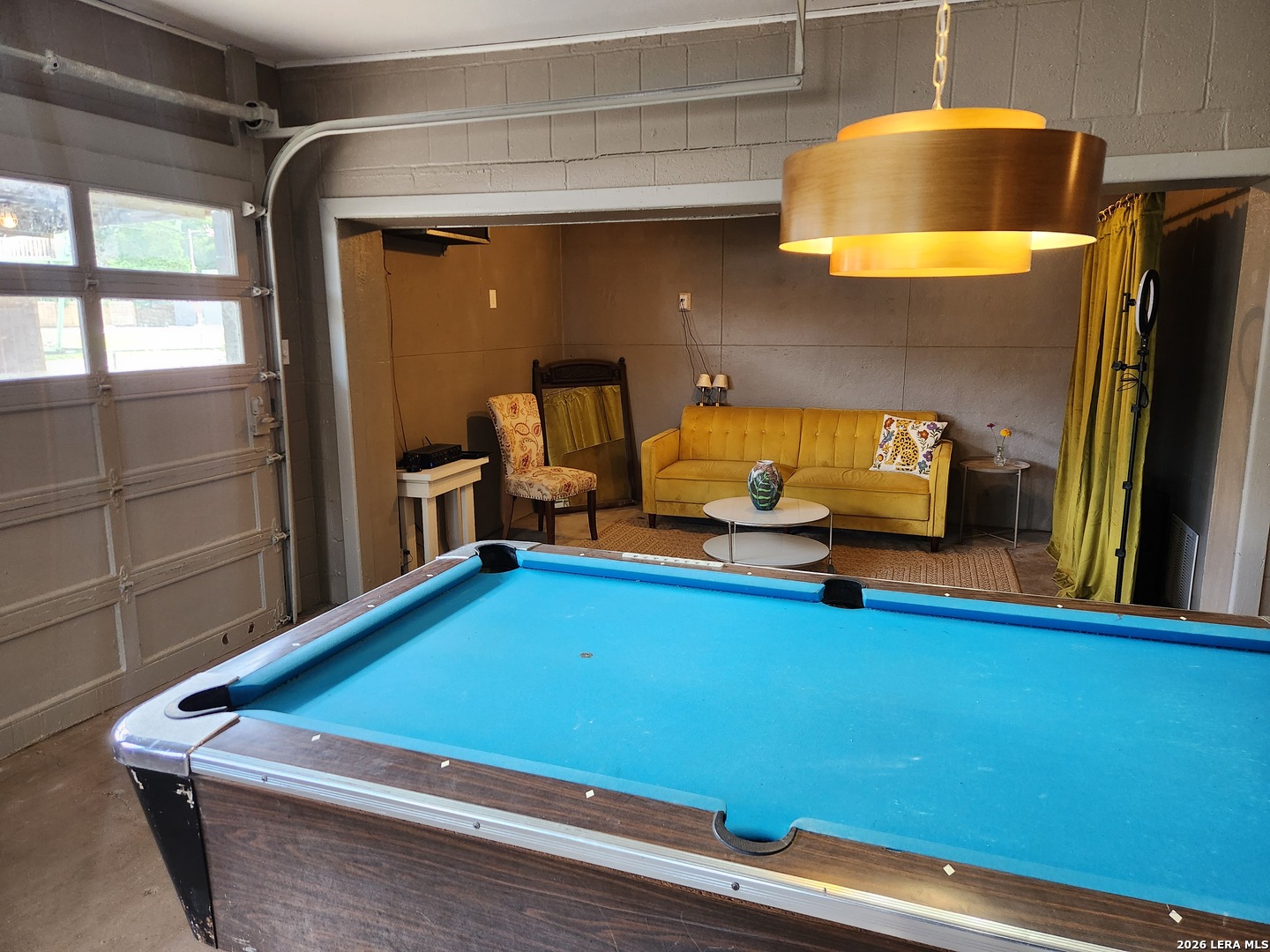 210 Kingsbury, ,  78155 — photo 1
