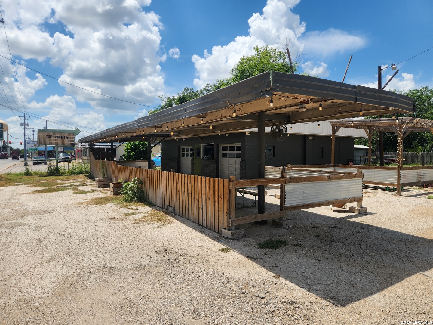 210 Kingsbury, Seguin, TX 78155 — photo 1