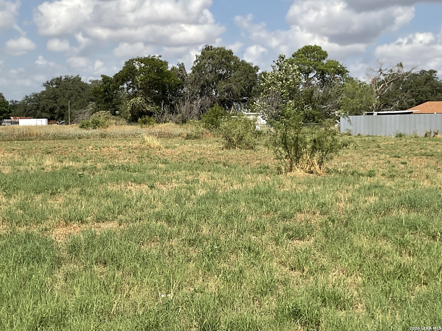 000 Libold, Devine, TX 78016 — photo 1