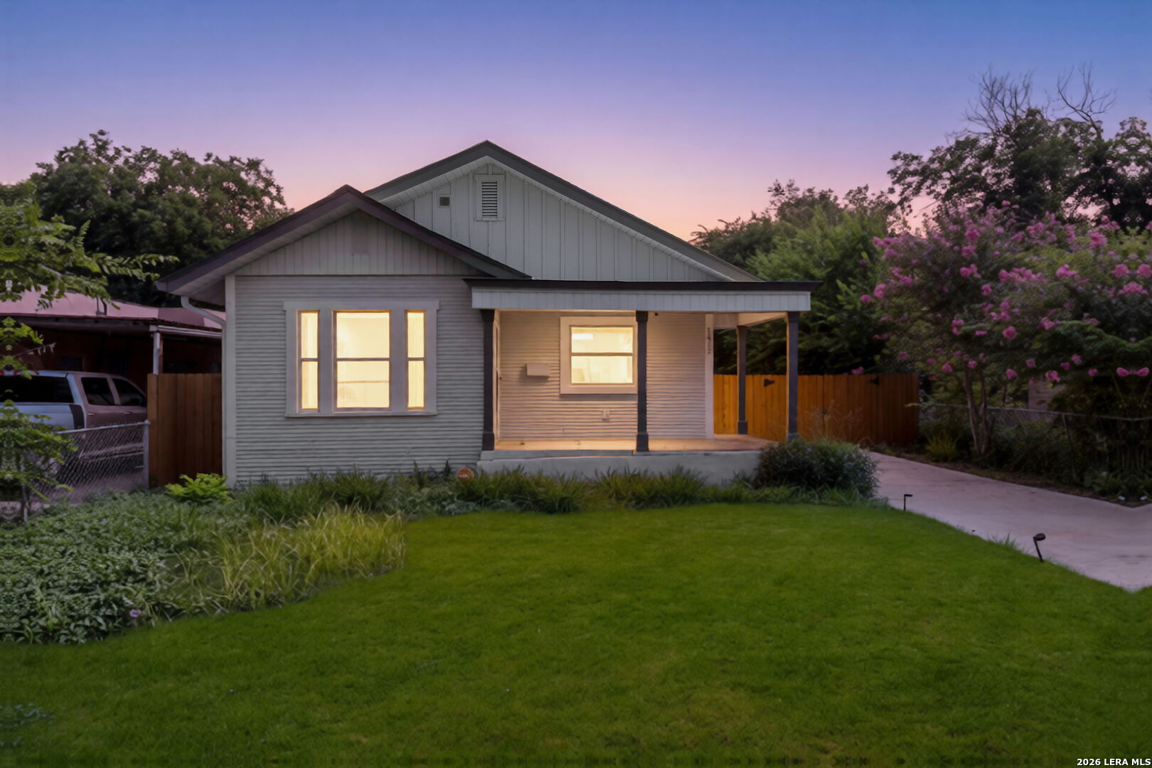 1917 W HUISACHE AVE, San Antonio, TX 78201 — photo 1