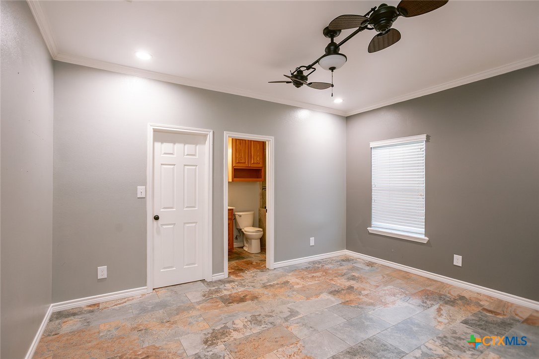 511 Mason, Victoria, TX 77904 — photo 1