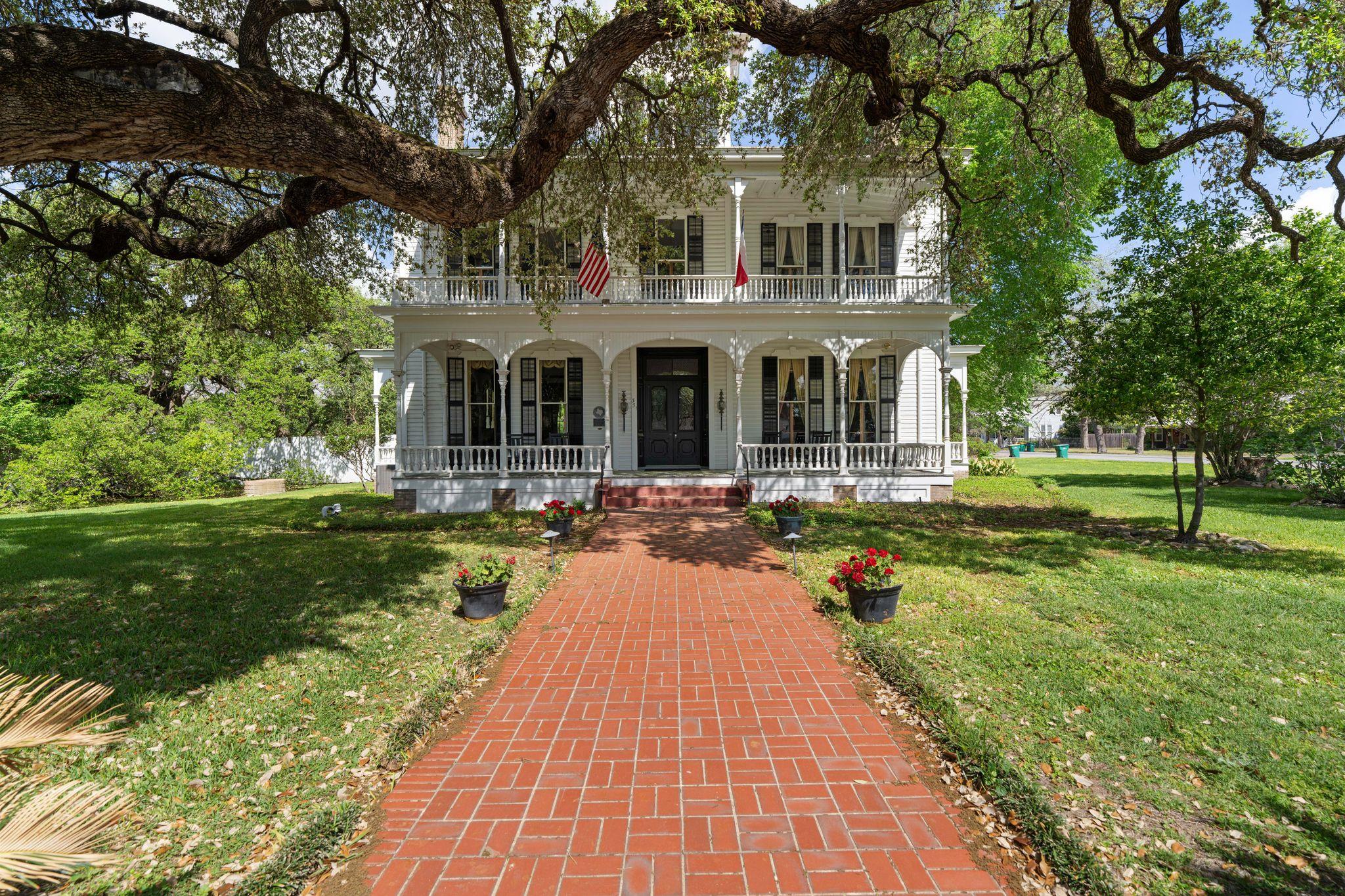 351 Colorado, La Grange, TX 78945 — photo 1