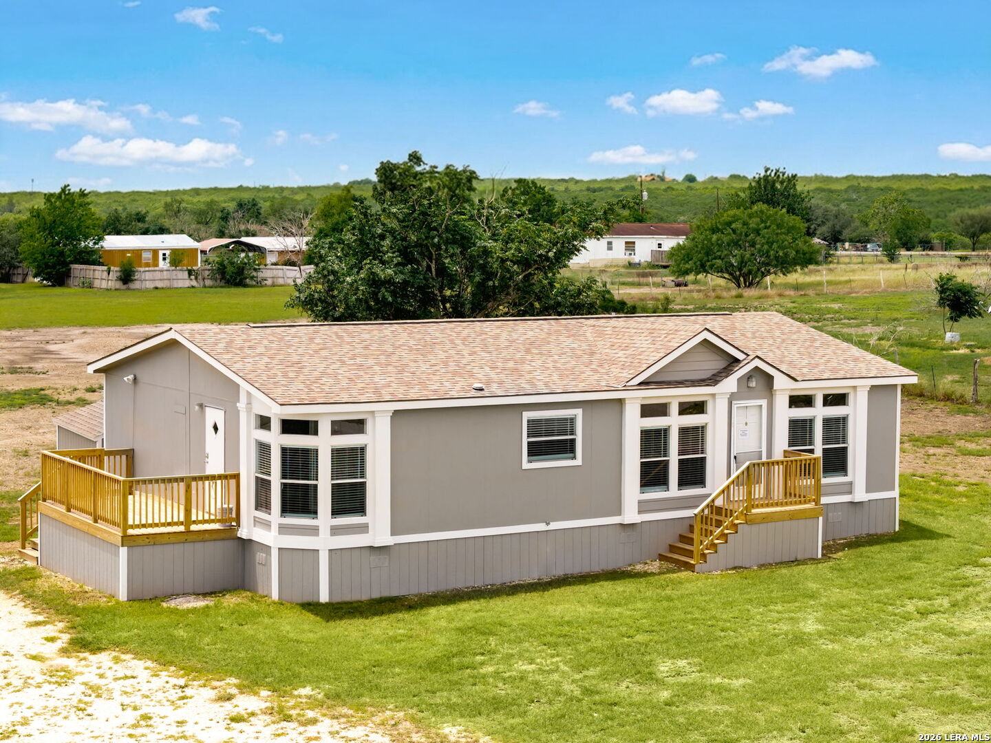 407 High Ridge Drive, ,  78155 — photo 1