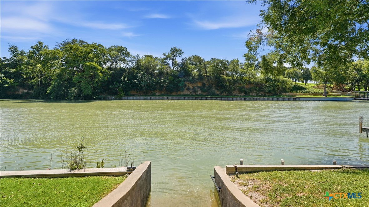 302 Shangrila, New Braunfels, TX 78130 — photo 1