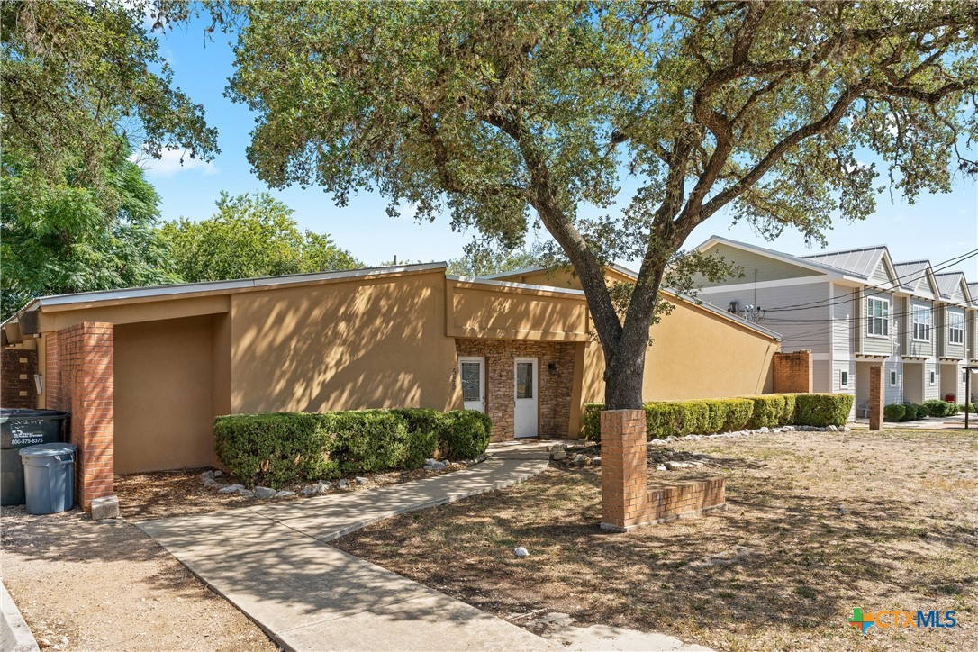 521 & 525 W Hutchison Street, San Marcos, TX 78666 — photo 1