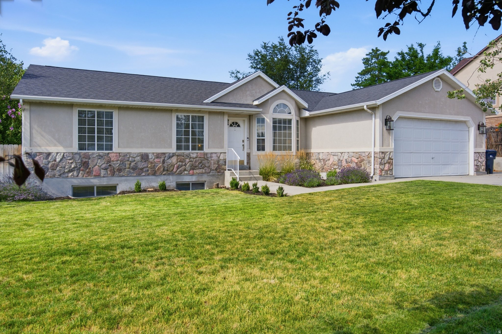 1317 E KNOLLWOOD DR, Sandy, UT 84092 — photo 1