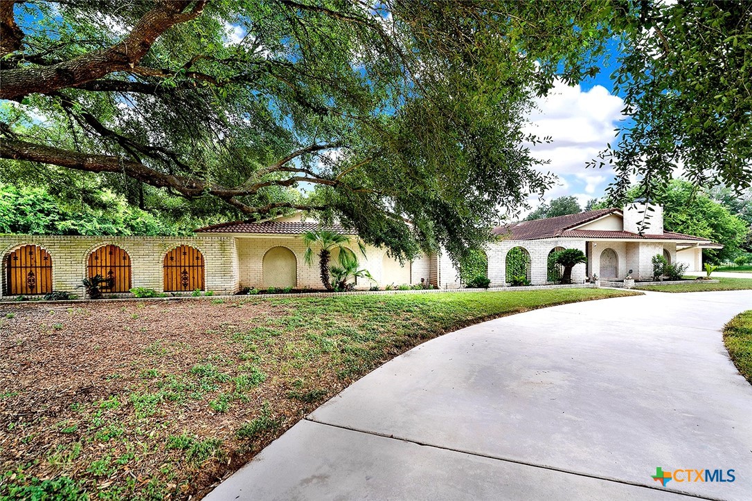 5 Augusta Drive, Seguin, TX 78155 — photo 1