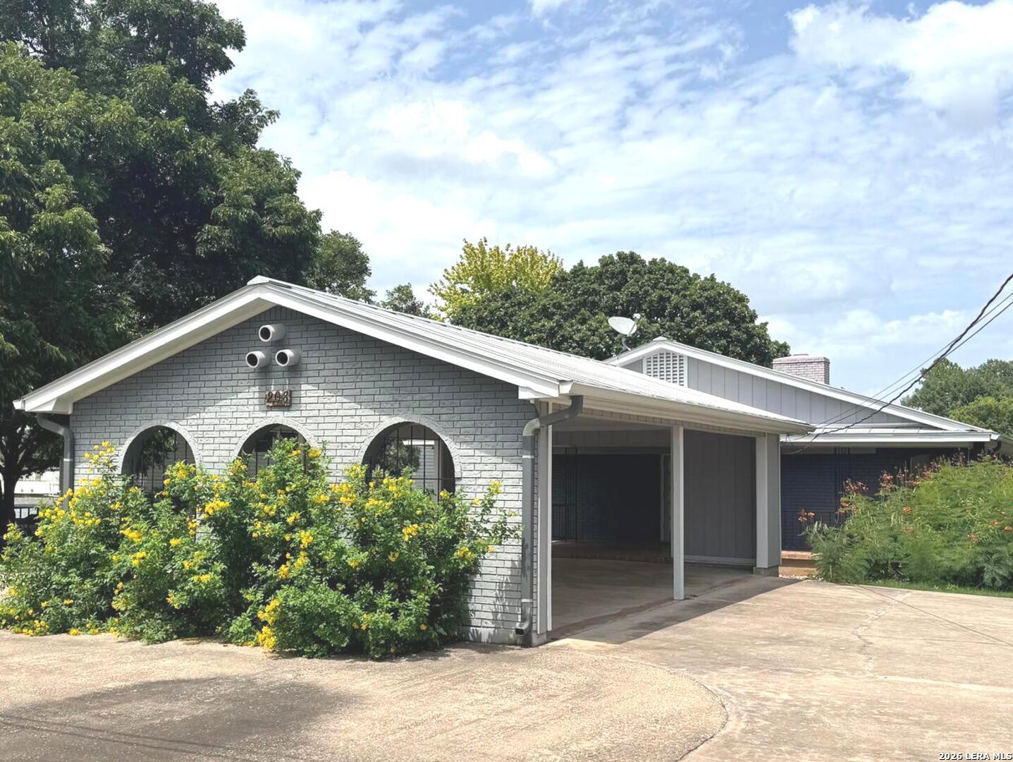 208 Riverside Dr, ,  78639 — photo 1