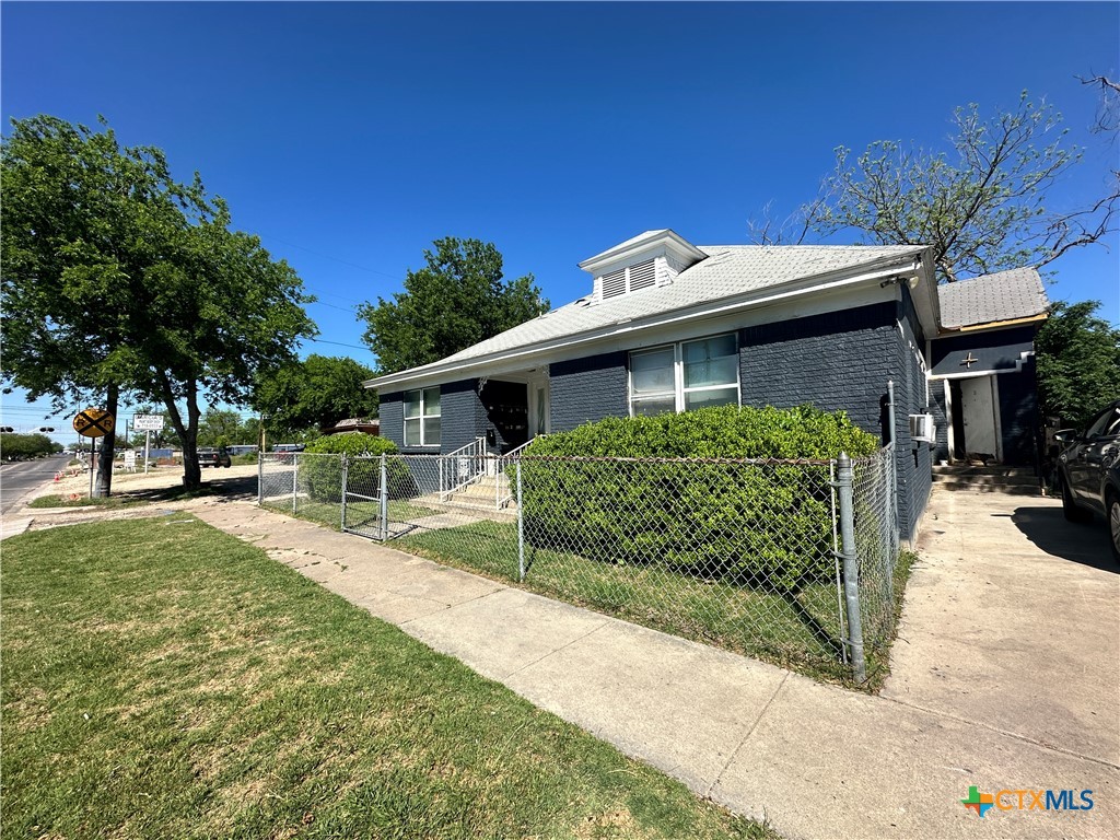 611 S 25th Street, Temple, TX 76504 — photo 1