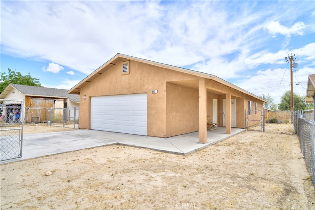 6627 Smoketree, 29 Palms, CA 92277 — photo 1