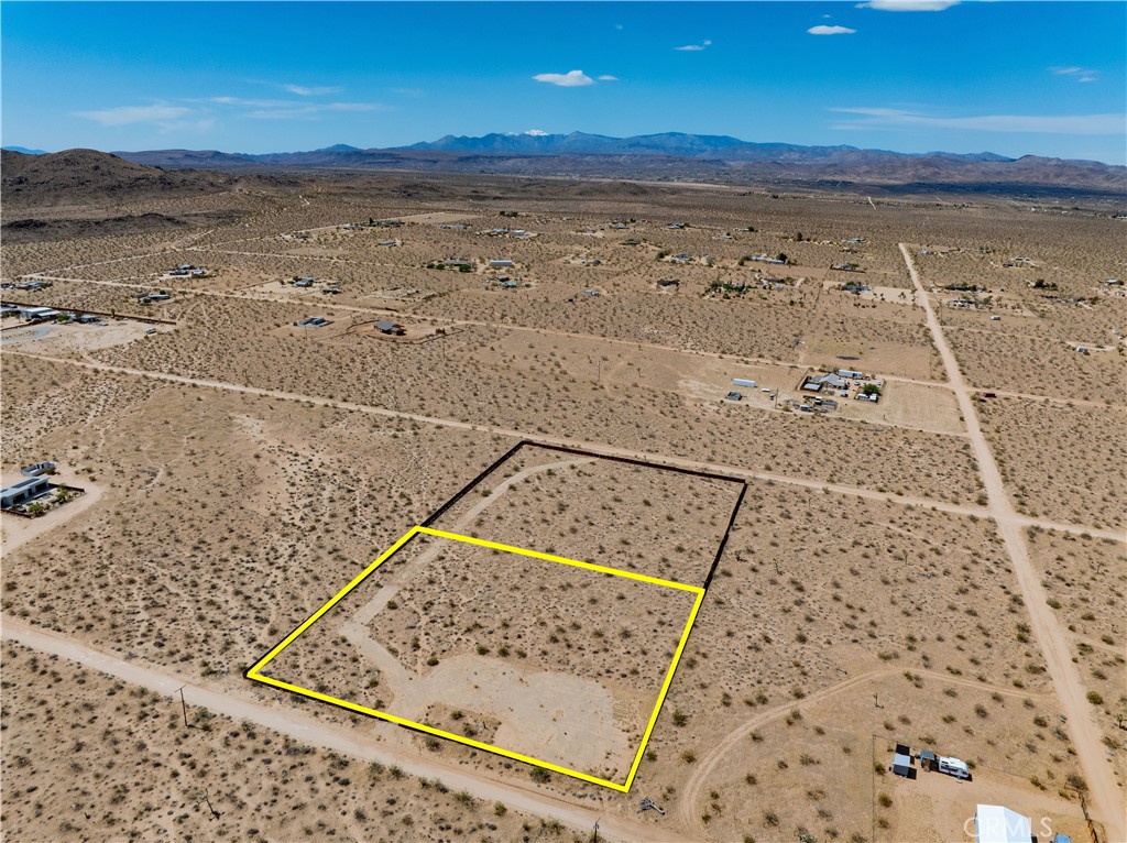 424 Ducor Avenue, Landers, CA 92285 — photo 1