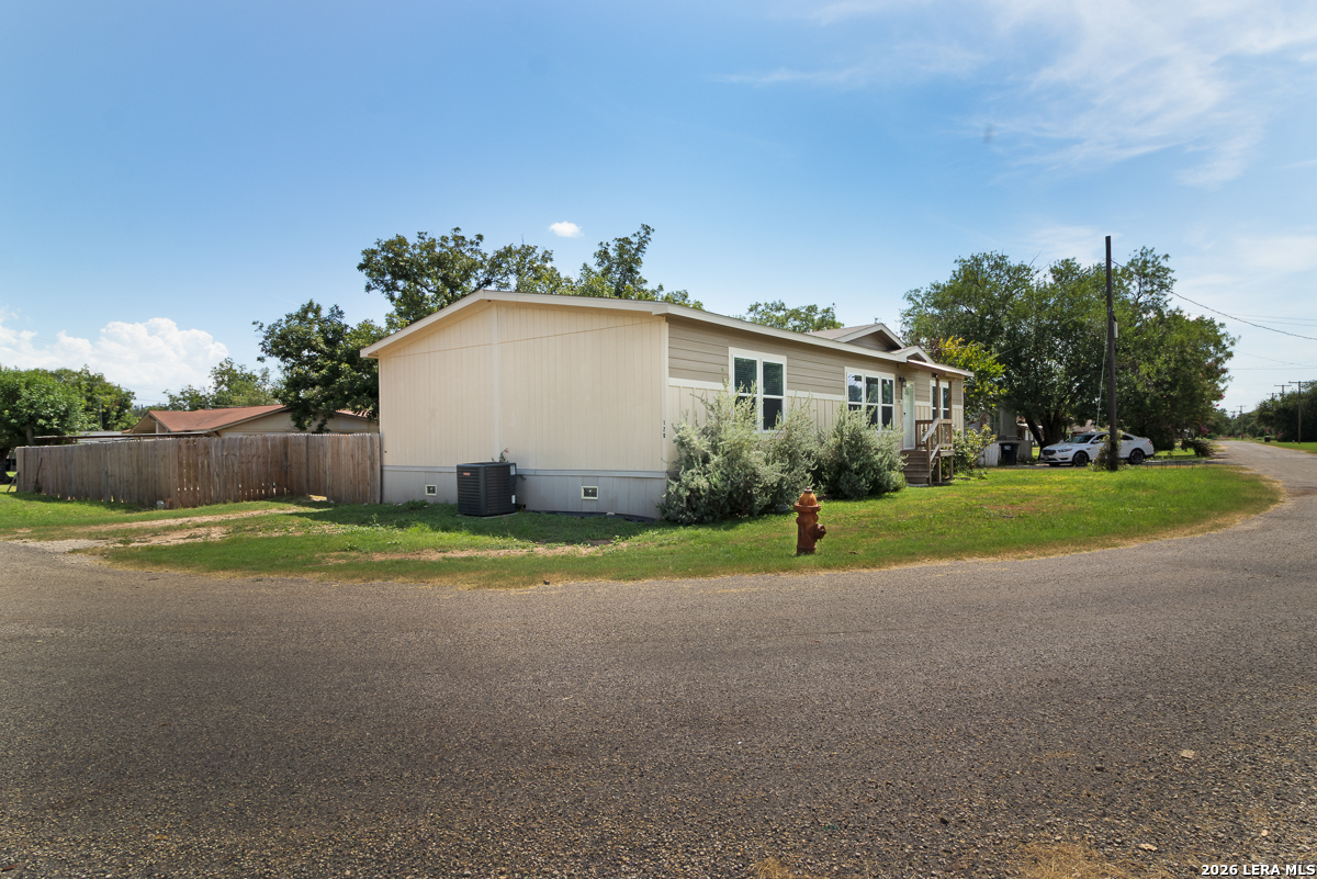 120 James, , 78881 — photo 1