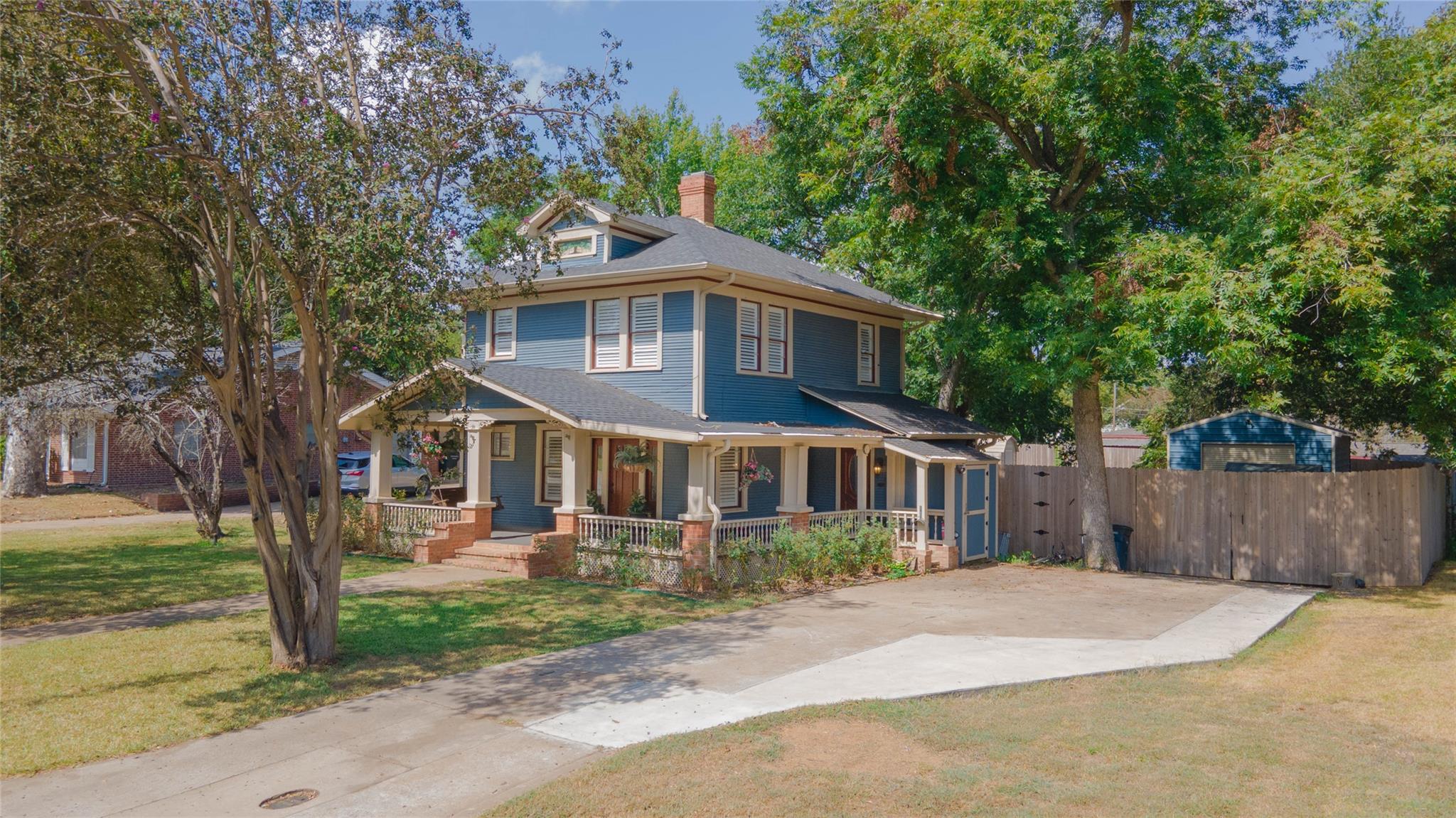 602 W Buck Street