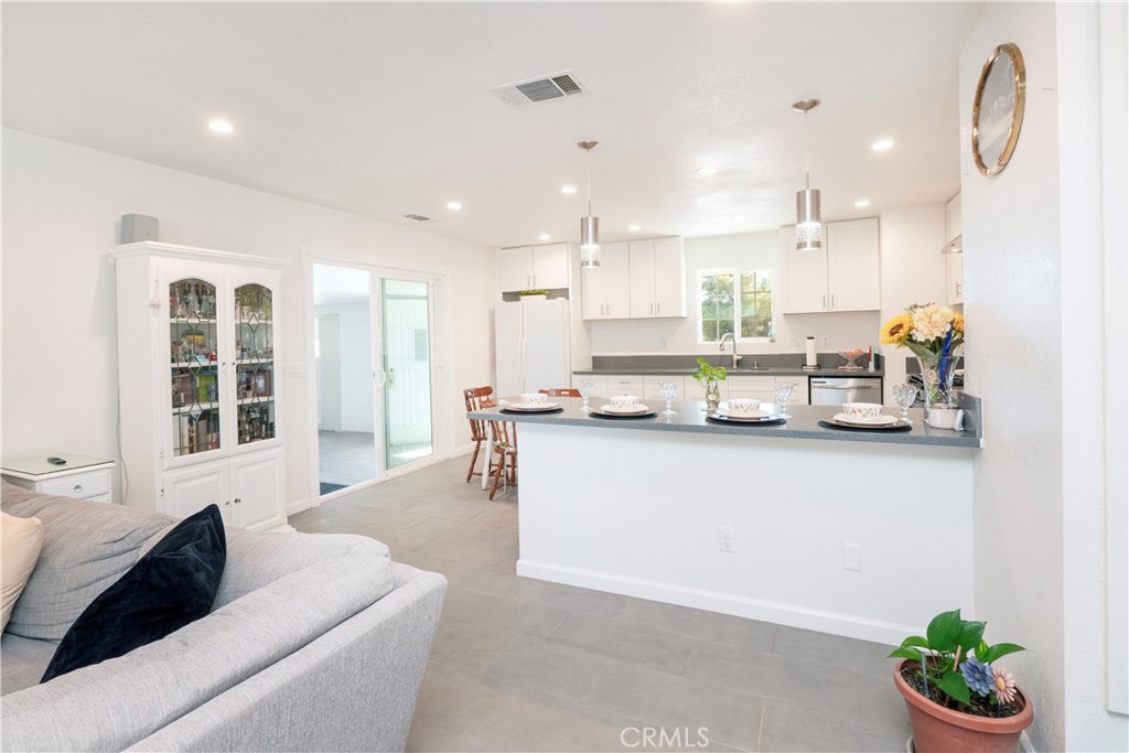 10707 Redwood, Hesperia, CA 92345 — photo 1