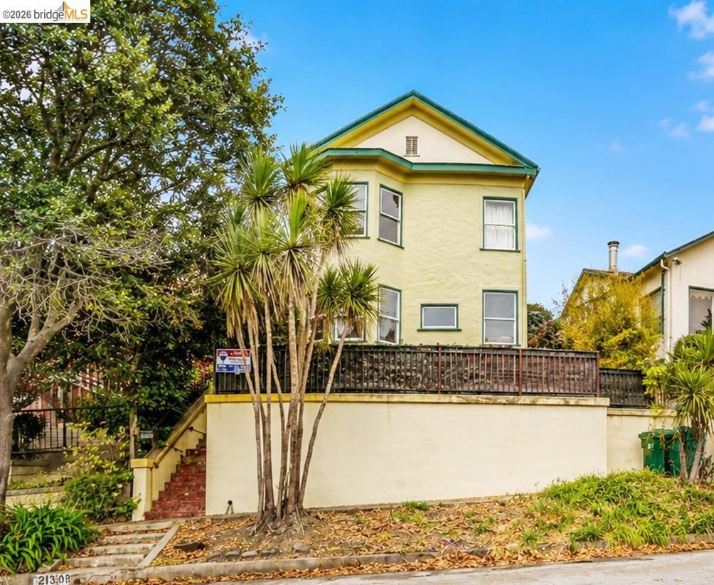 213 Nicholl Ave, Richmond, CA 94801 — photo 1