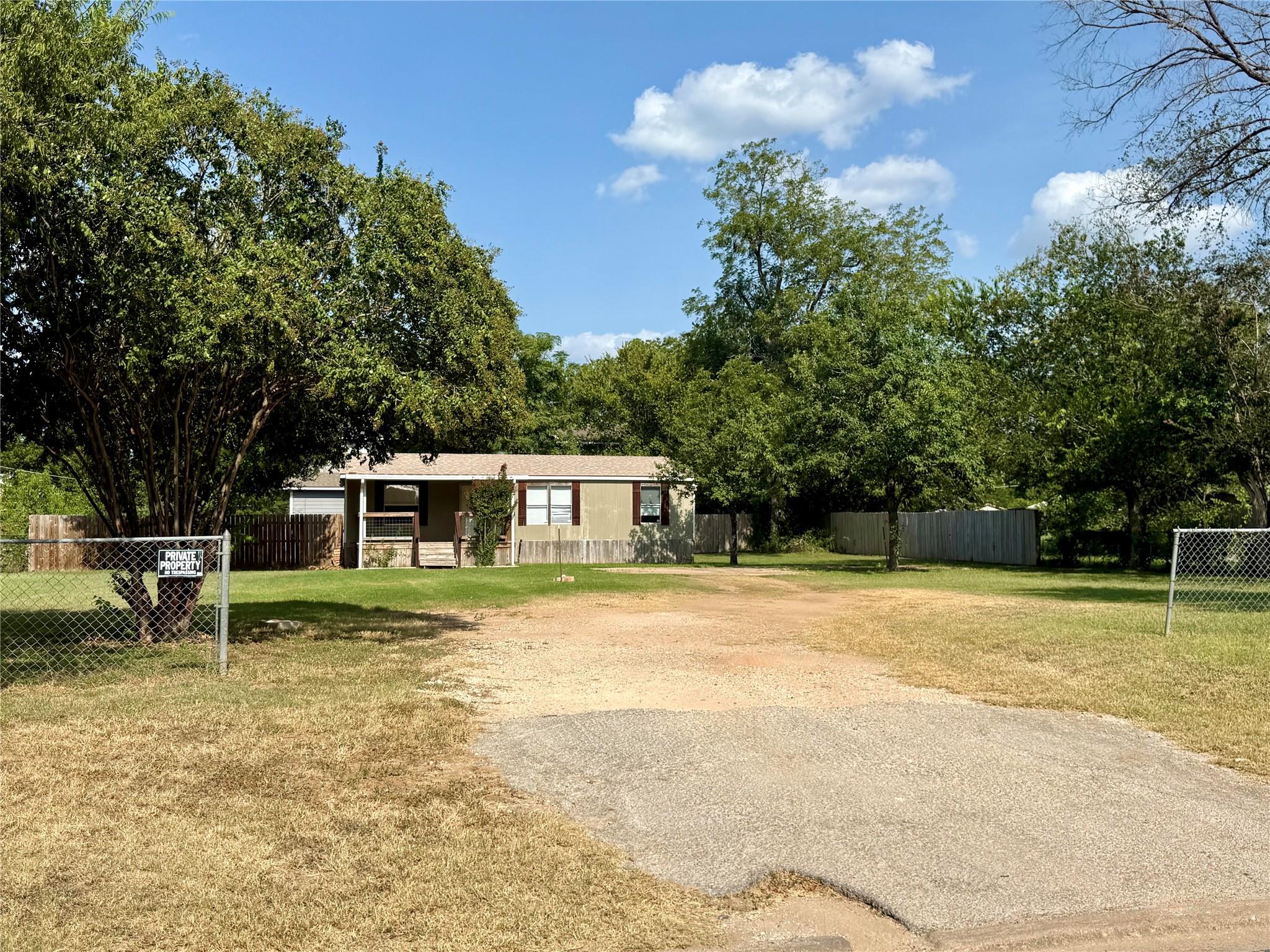 2001 Pecan, Bastrop, TX 78602 — photo 1