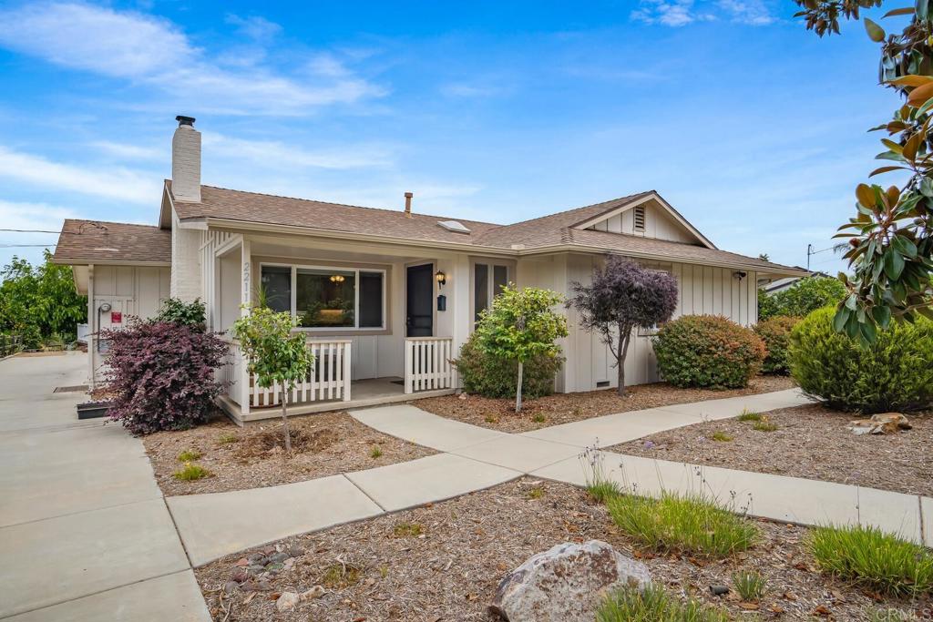 2211 Winterwarm Dr, Fallbrook, CA 92028 — photo 1