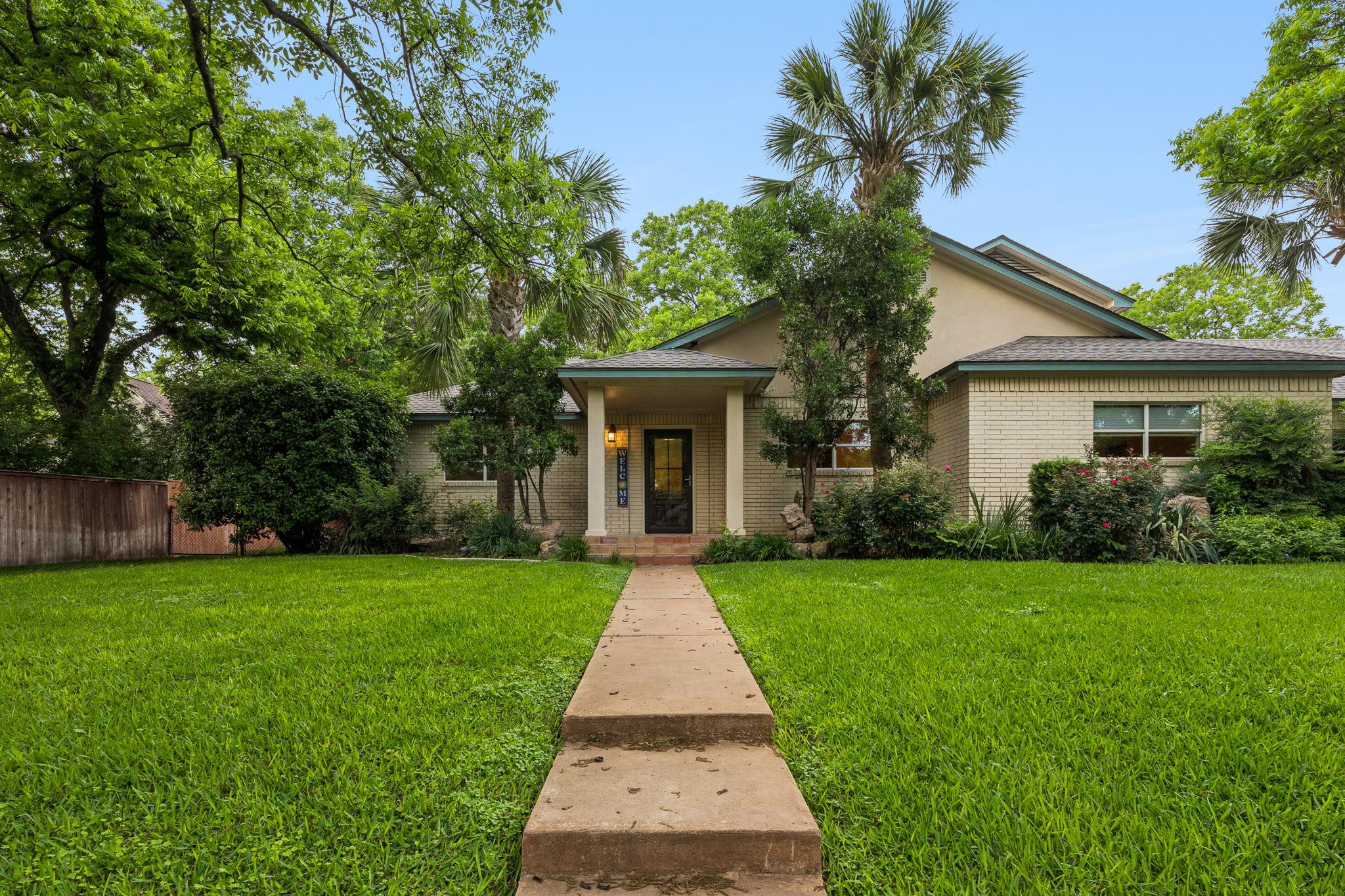 340 Columbine, Meadowlakes, TX 78654 — photo 1