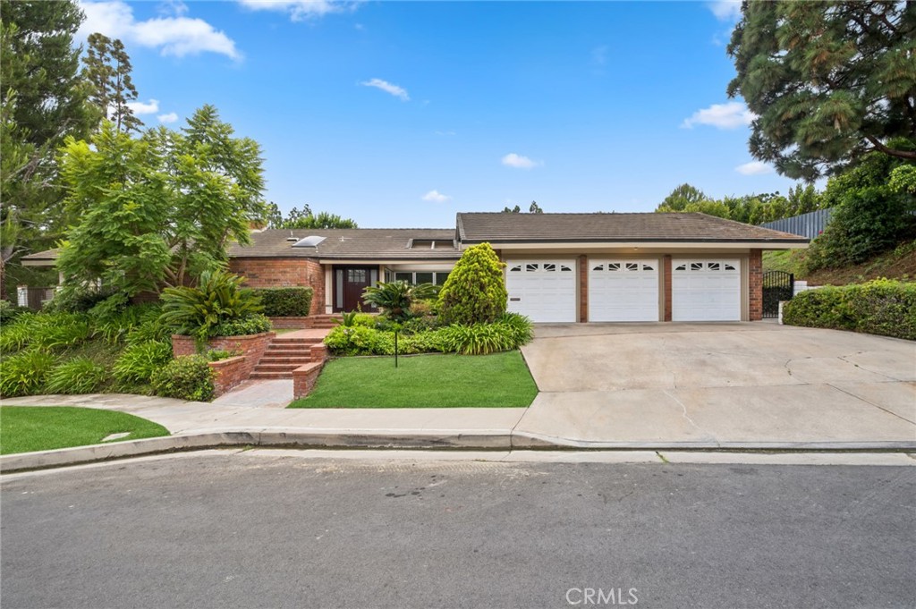 17 Pinehurst, Newport Beach, CA 92660 — photo 1