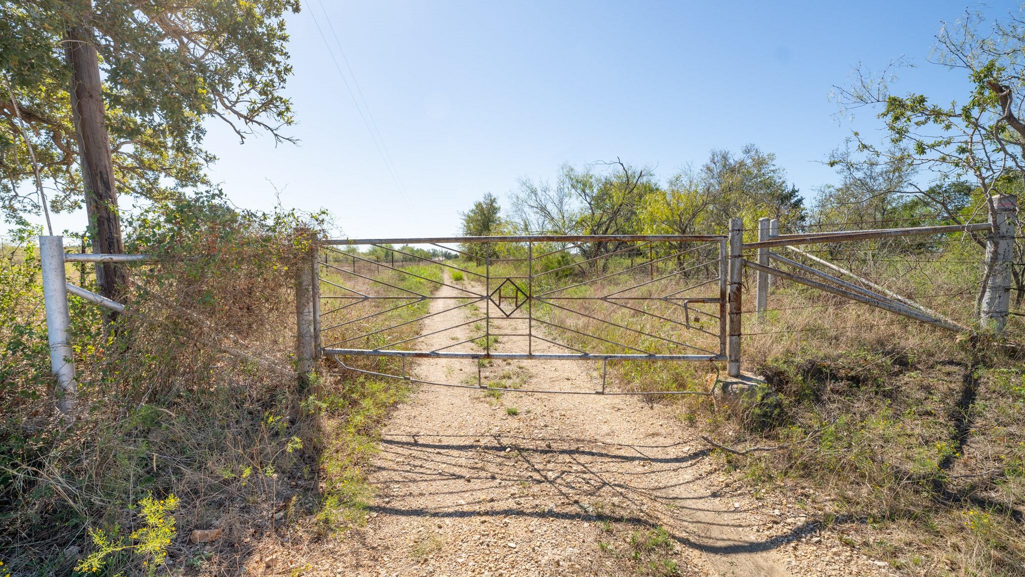1558 Texas, Rockdale, TX 76567 — photo 1