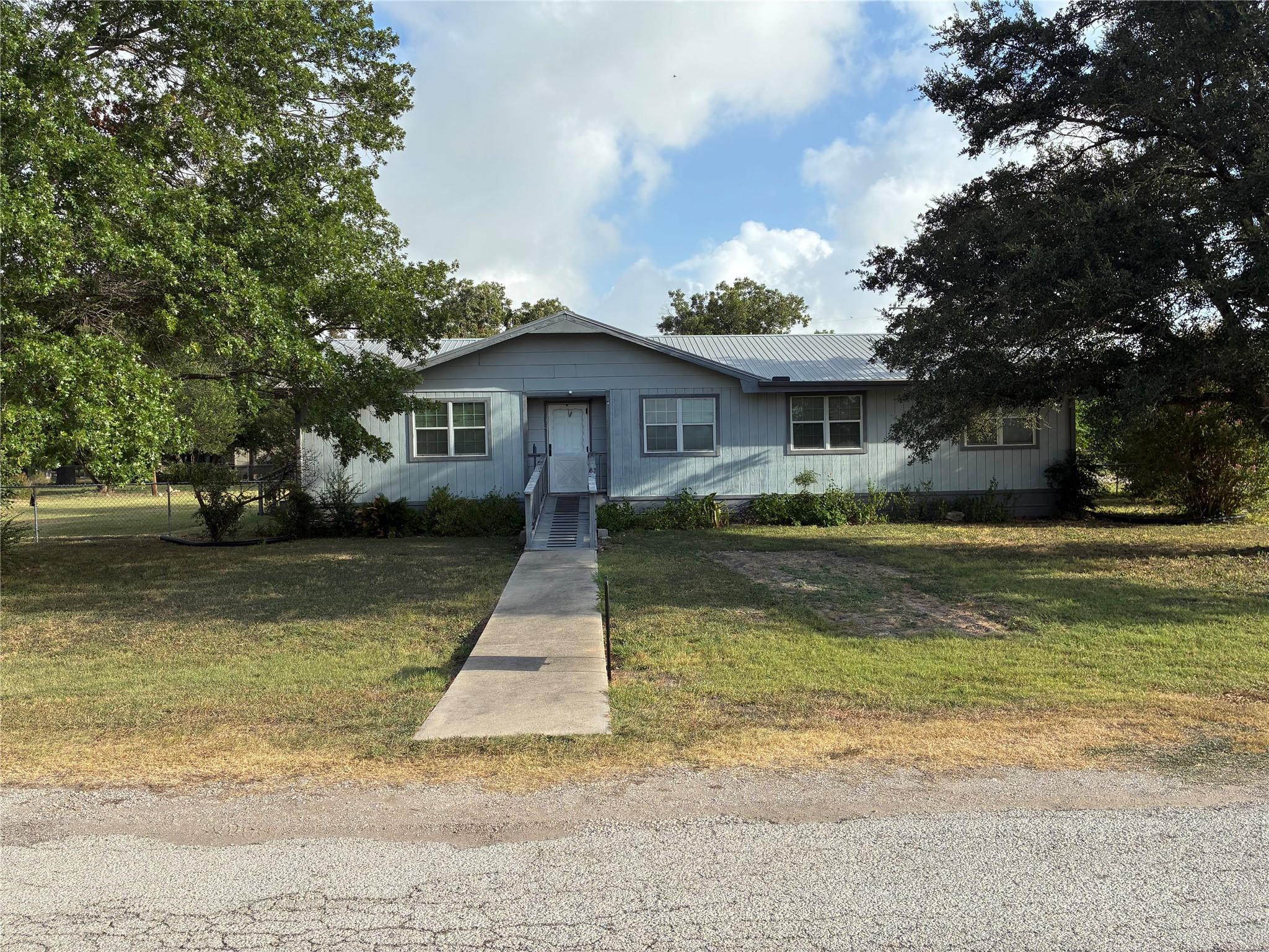 705 Umlang, Thorndale, TX 76577 — photo 1