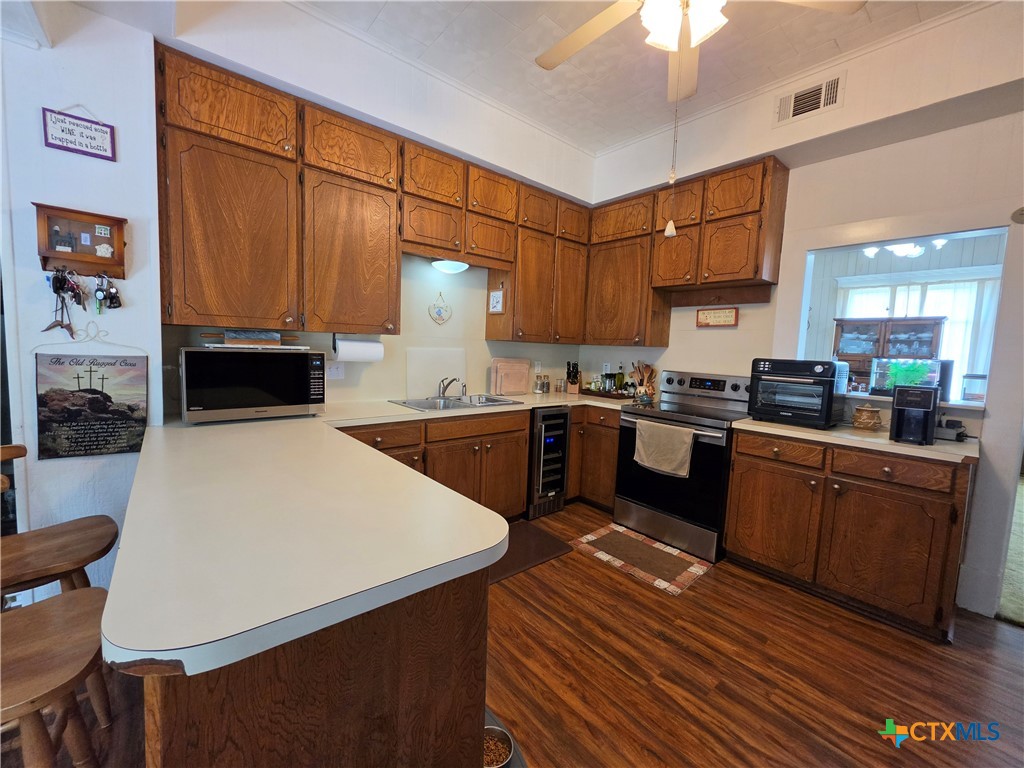 602 Live Oak, Edna, TX 77957 — photo 1