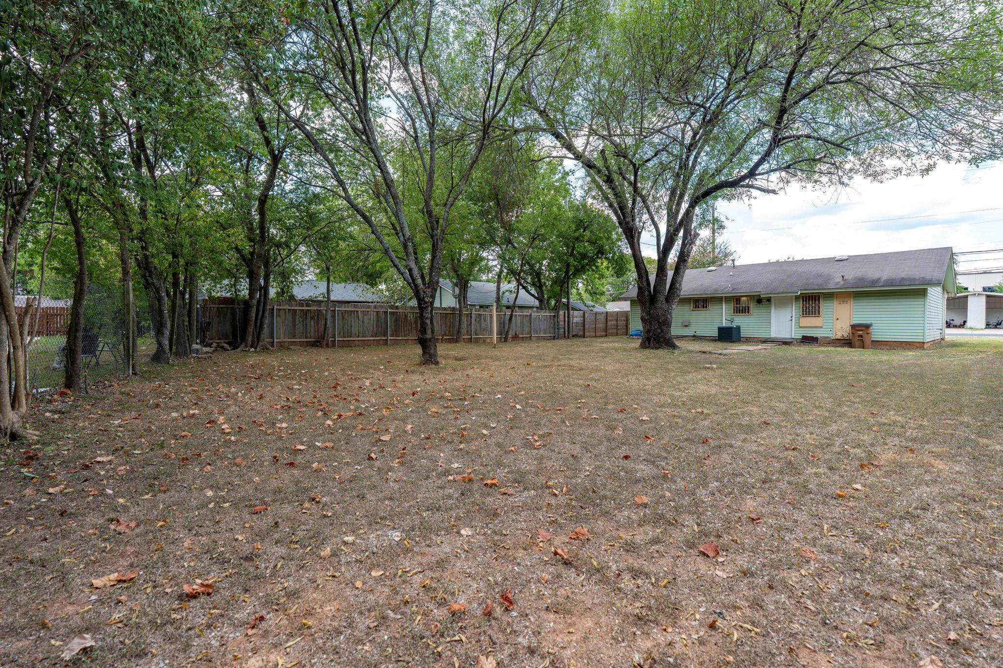 1021 Gardner, Austin, TX 78721 — photo 1