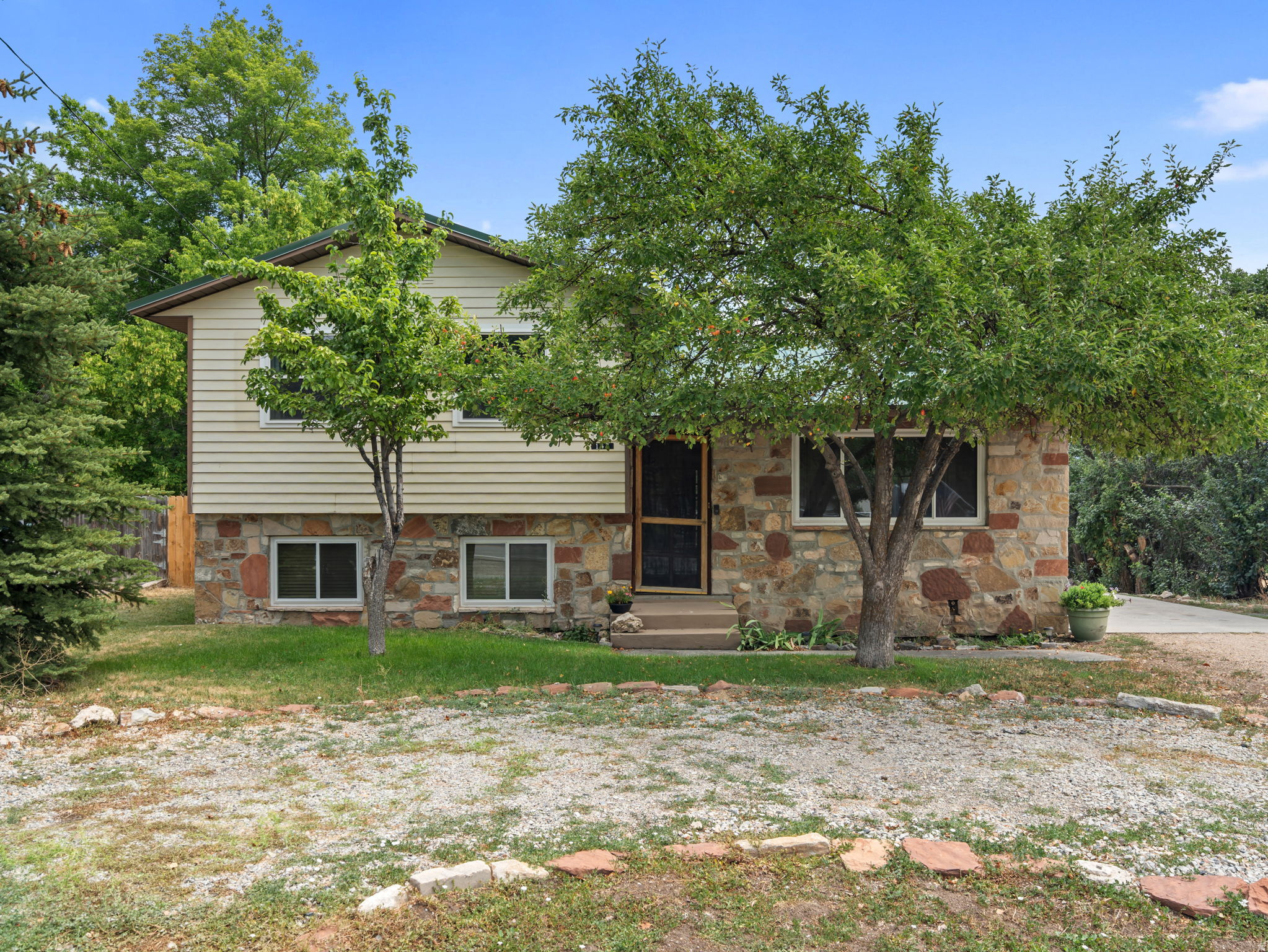143 S CENTER ST, Midway, UT 84049 — photo 1