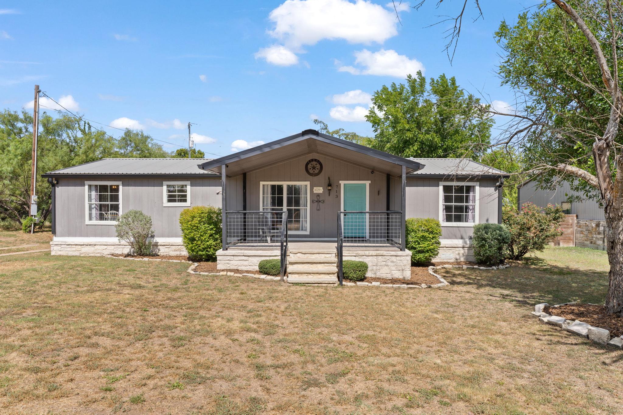 713 Blackburn, Burnet, TX 78611 — photo 1