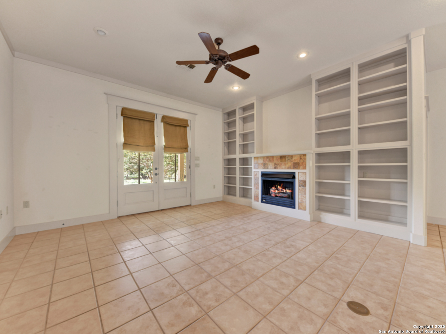 1210 Whispering Woods, ,  78132 — photo 1