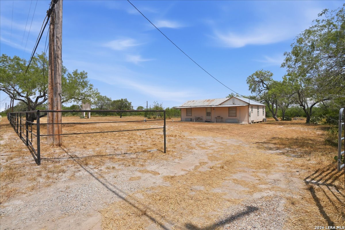 1507 MIDDLE RD, ,  78022 — photo 1