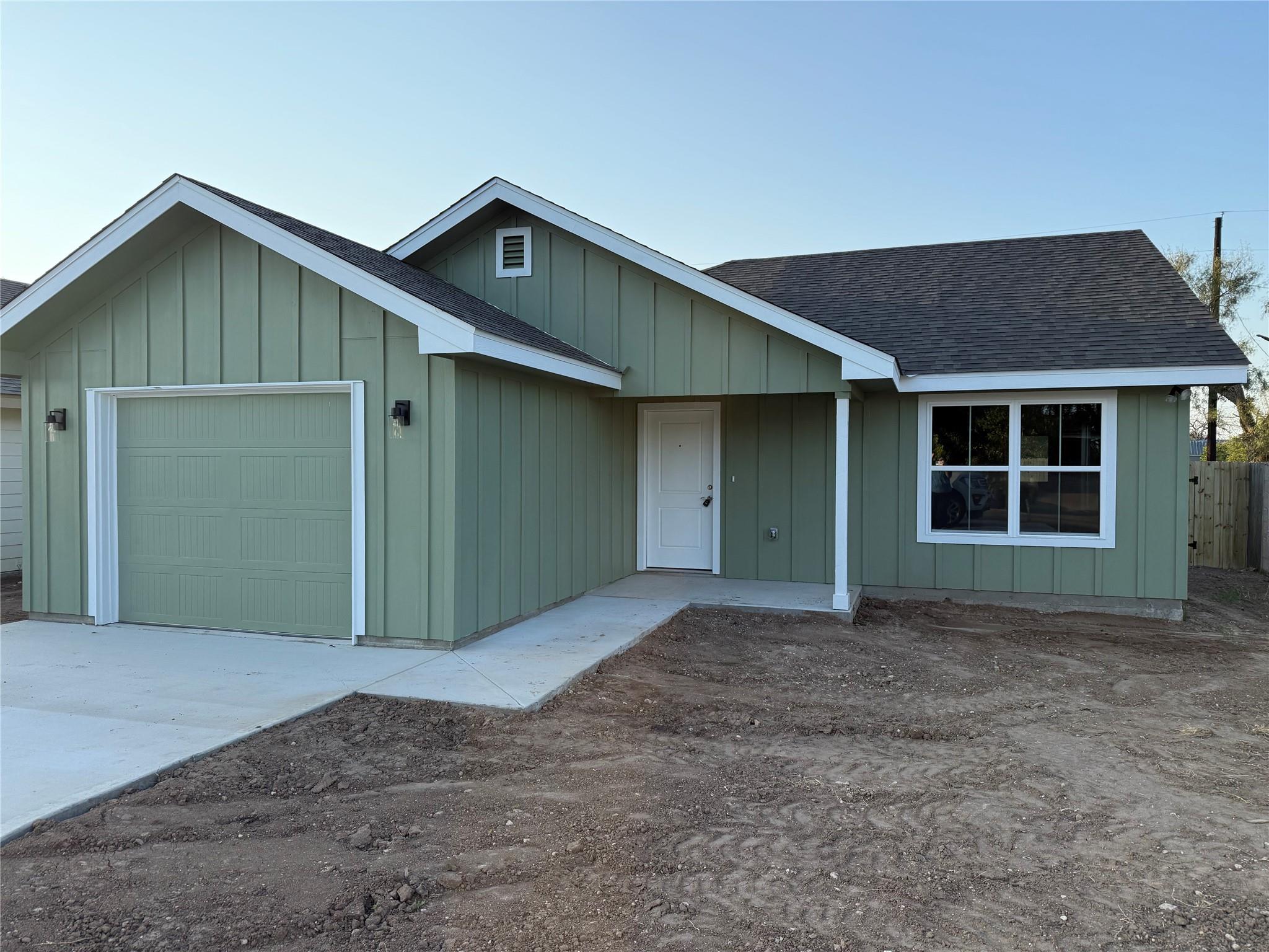 1710 Avenue J, Lampasas, TX 76550 — photo 1